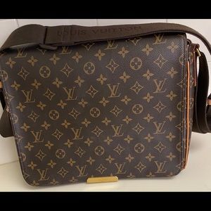 Authentic Louis Vuitton cross body messenger bag.